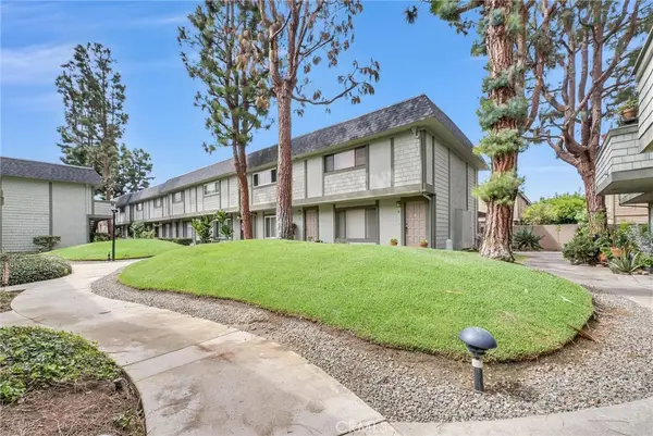 229 W Wilson Street #10, Costa Mesa, CA 92627