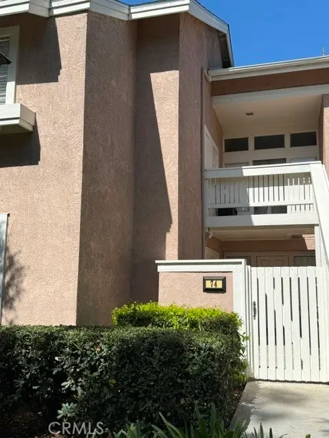 74 Woodleaf, Irvine, CA 92614