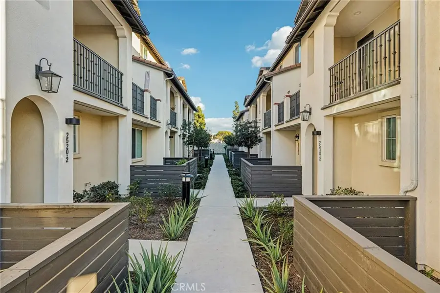 2520 Valentina #6, Commerce, CA 90040 - #3