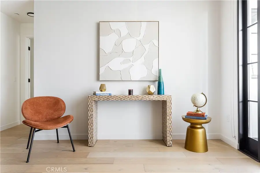 1333 S Orange Grove Avenue #211, Los Angeles, CA 90019 - Image #2