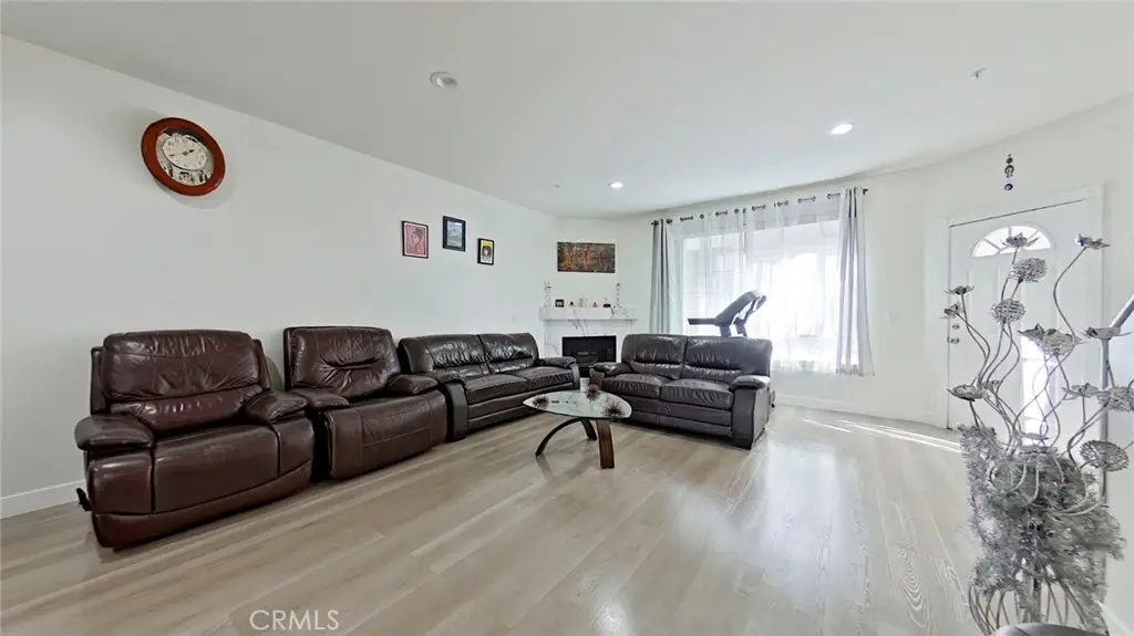 18347 Saticoy #6, Reseda, CA 91335 - Image #1