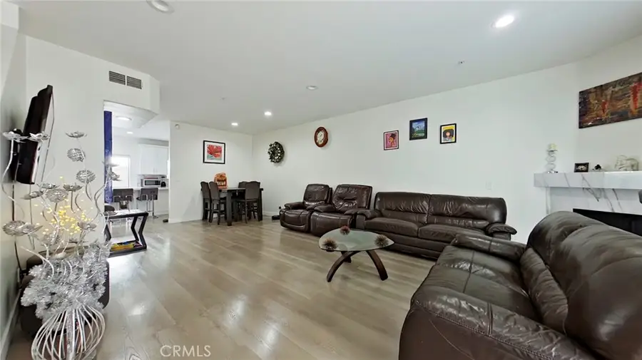 18347 Saticoy #6, Reseda, CA 91335 - Image #3