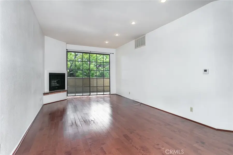 221 S Oak Knoll Avenue #202, Pasadena, CA 91101 - #2