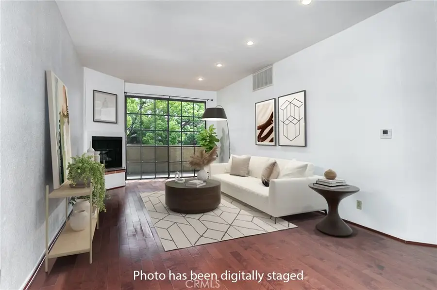 221 S Oak Knoll Avenue #202, Pasadena, CA 91101 - #3