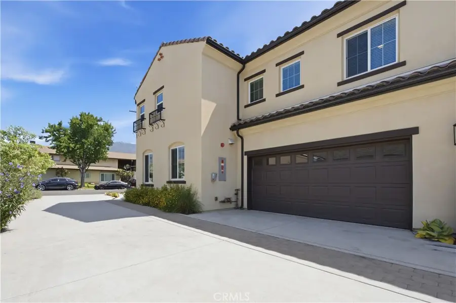 872 W Walnut Avenue #A, Monrovia, CA 91016 - #3