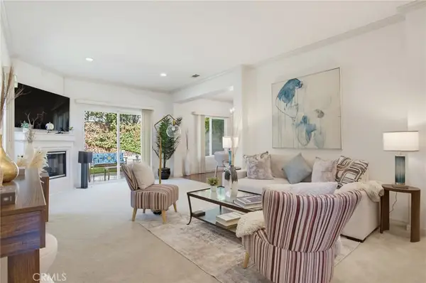 15735 Wyandotte, Lake Balboa, CA 91406
