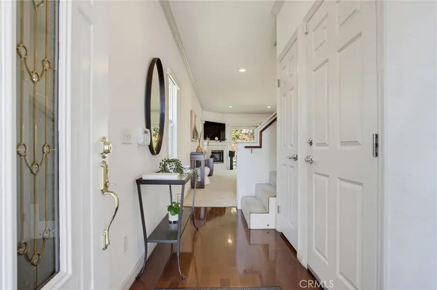 15735 Wyandotte, Lake Balboa, CA 91406 - #3