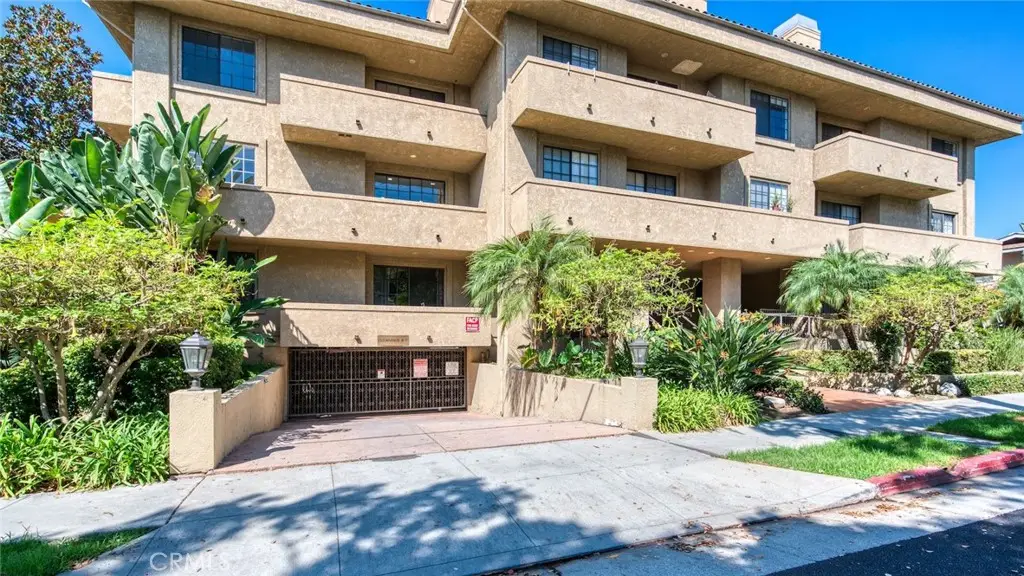 221 S Oak Knoll Avenue #202, Pasadena, CA 91101 - #1
