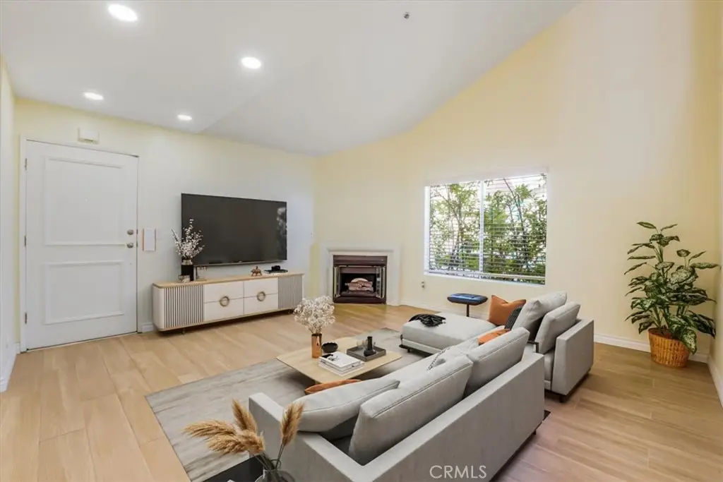 9315 Woodman Avenue #8, Arleta, CA 91331 - Image #1