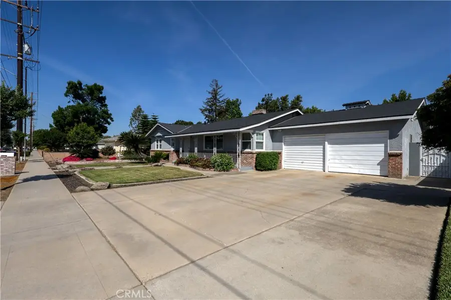 494 E Merritt Avenue, Tulare, CA 93274 - #2