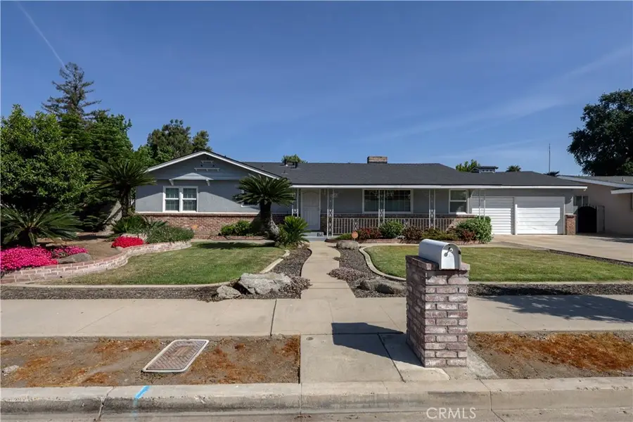 494 E Merritt Avenue, Tulare, CA 93274 - #3