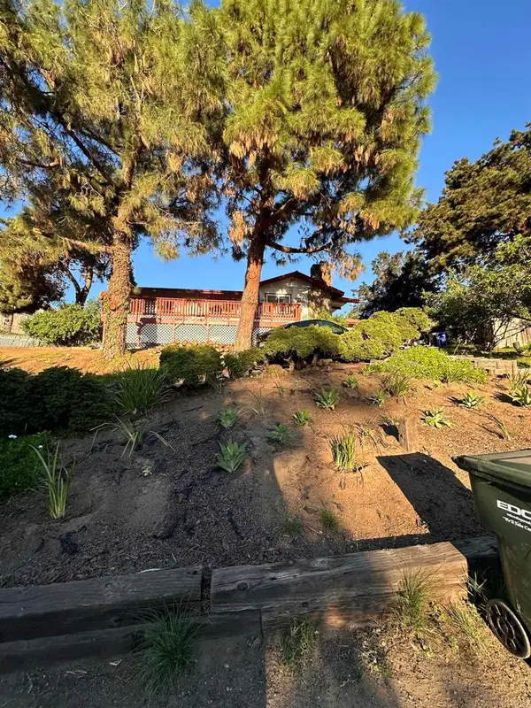 2430 Sunflower Ter, Vista, CA 92083