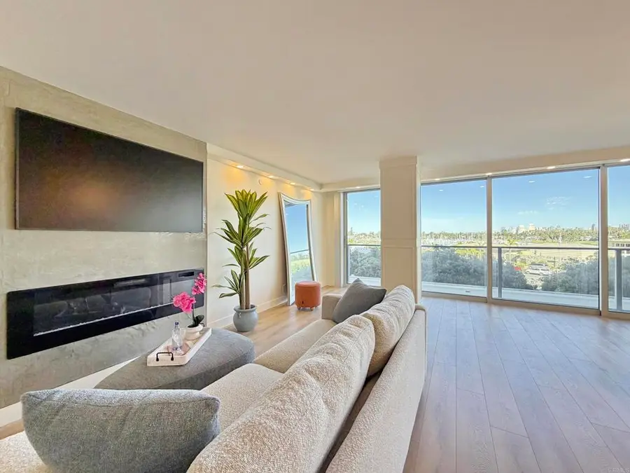 1820 Avenida Del Mundo #208, Coronado, CA 92118 - #3