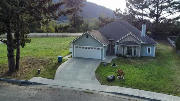 131 Salmon Avenue, Klamath, CA 95548