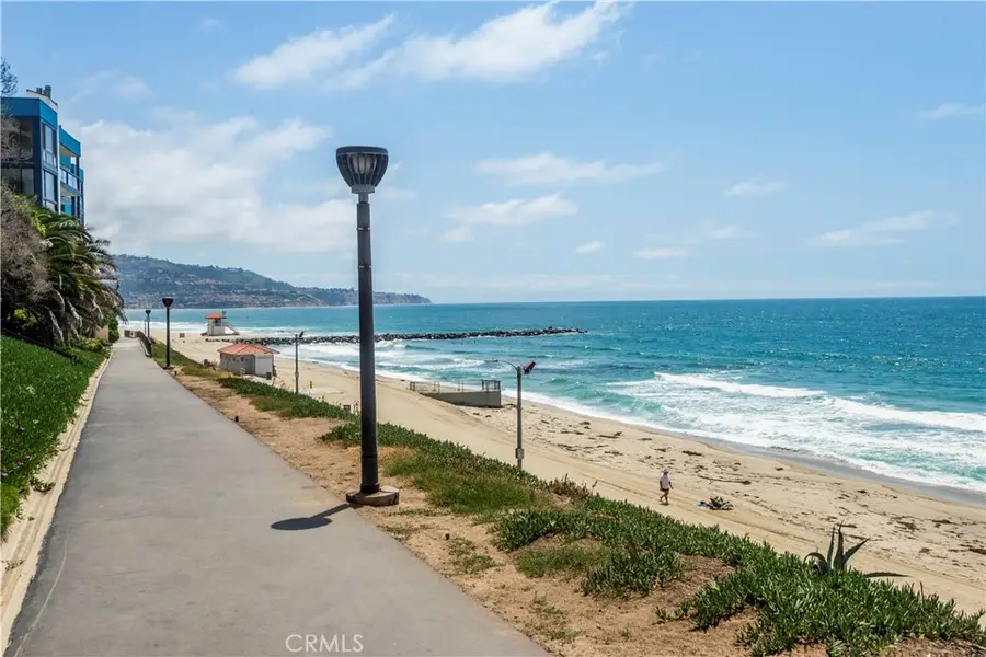 565 Esplanade #202, Redondo Beach, CA 90277 - #3