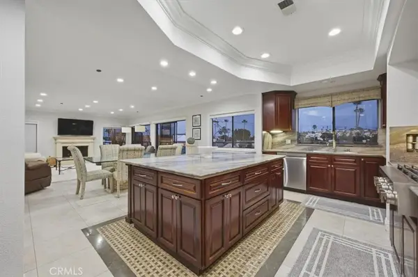 512 Esplanade #303, Redondo Beach, CA 90277