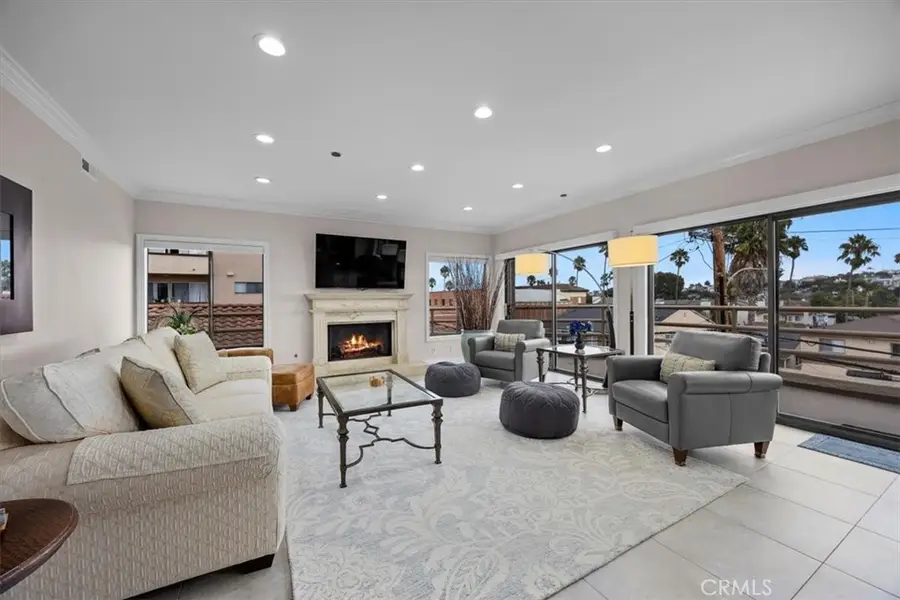 512 Esplanade #303, Redondo Beach, CA 90277 - #2