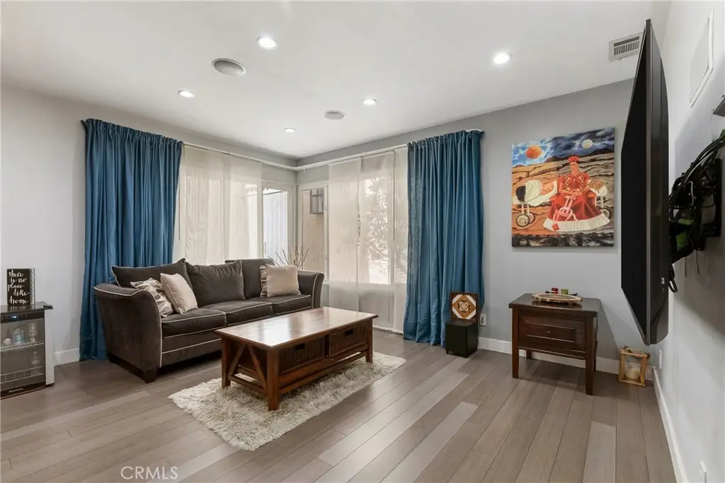 21 7th Place #510, Long Beach, CA 90802 - #1