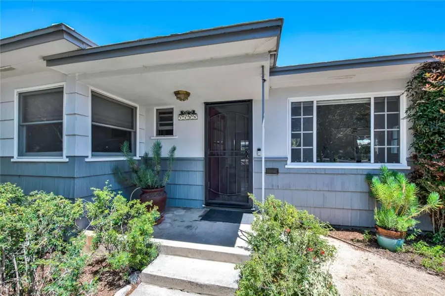 1135 W 10th Street, Santa Ana, CA 92703 - Image #2