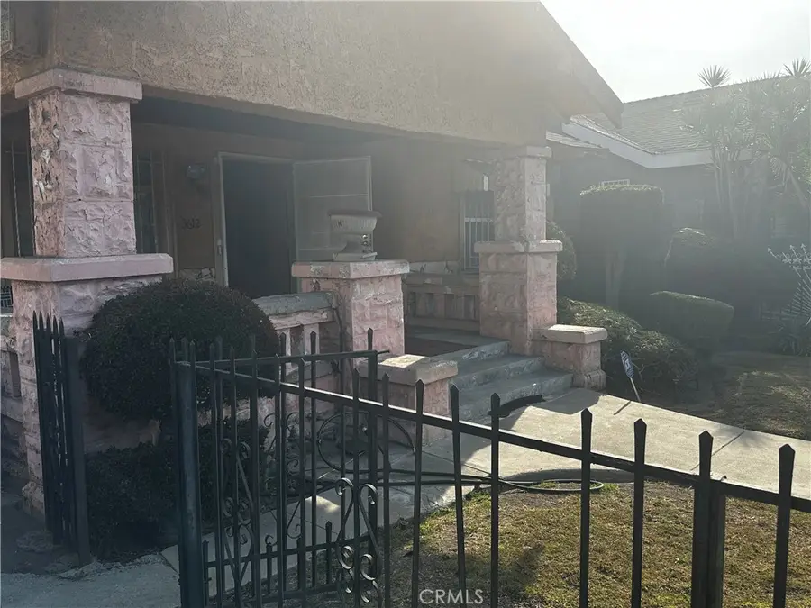 3612 S Gramercy Place, Los Angeles, CA 90018 - #2