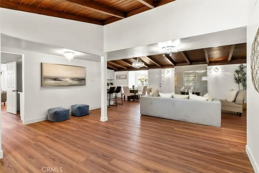 8008 Aura, Reseda, CA 91335 - Image #3