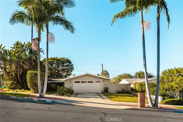 337 Vista Baya, Costa Mesa, CA 92627