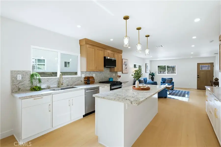 5104 8th Avenue, Los Angeles, CA 90043 - #3