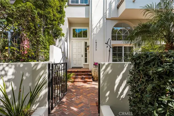 19275 Meadowood Circle, Huntington Beach, CA 92648