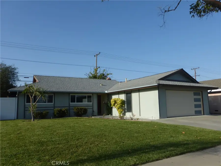 8881 Albatross Dr, Huntington Beach, CA 92646 - #2