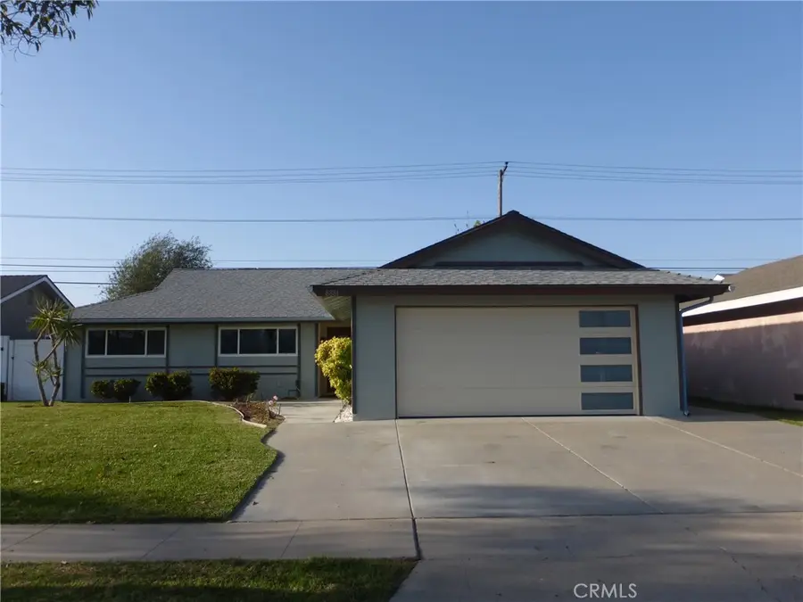 8881 Albatross Dr, Huntington Beach, CA 92646 - #3