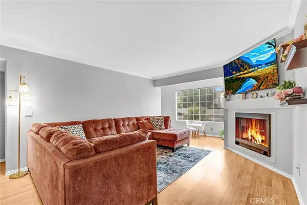 5500 Owensmouth Ave #122, Woodland Hills, CA 91367