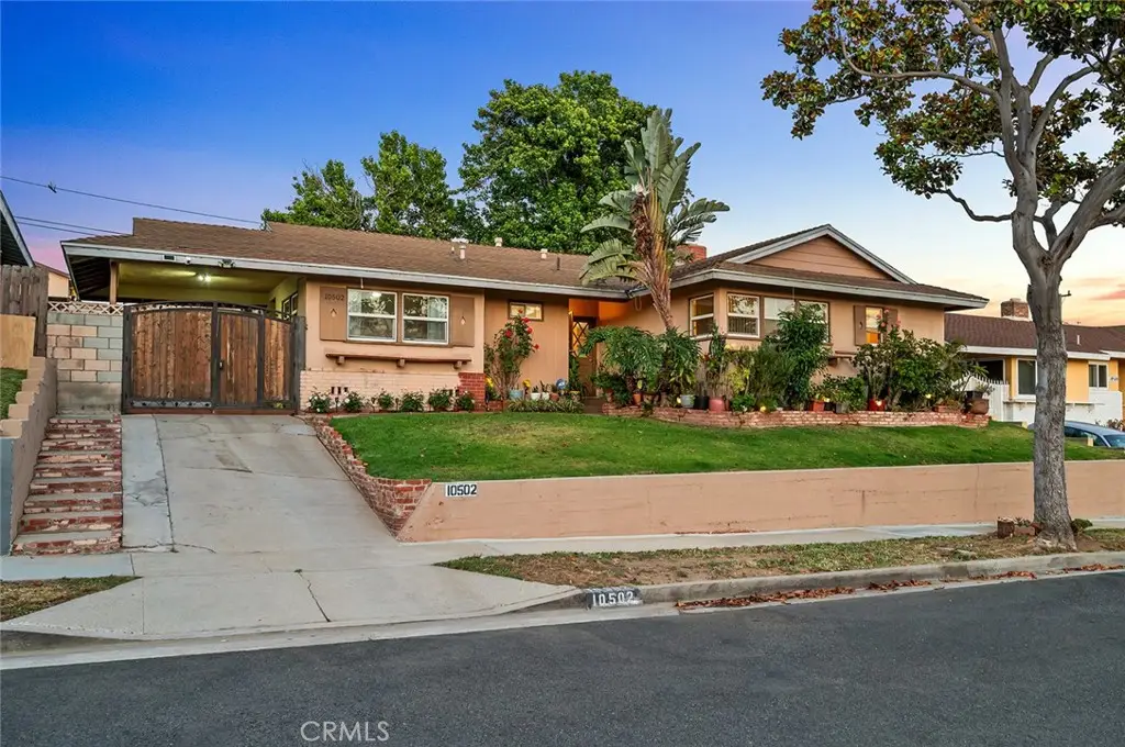 10502 S 8th Place, Inglewood, CA 90303 - #1