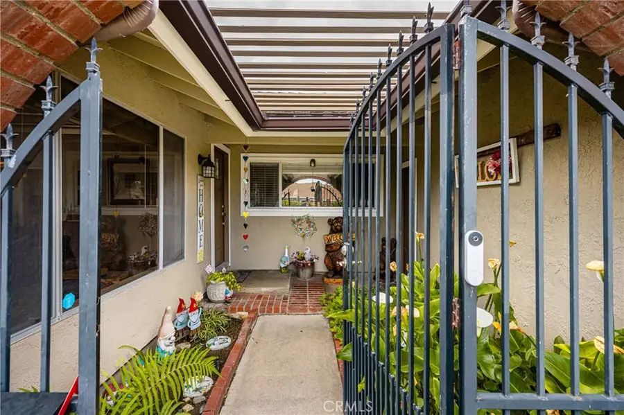 915 E La Veta Avenue, Orange, CA 92866 - #2