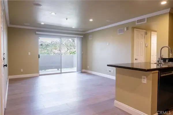 1035 La Terraza #104, Corona, CA 92879