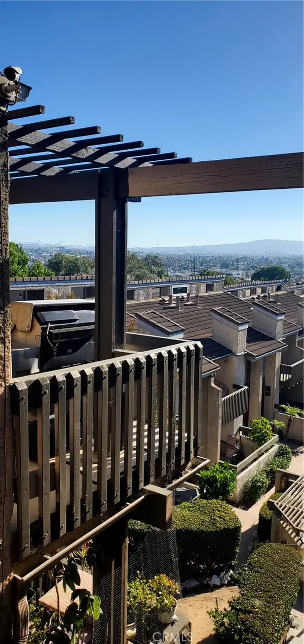 2298 Rose Avenue #403, Signal Hill, CA 90755