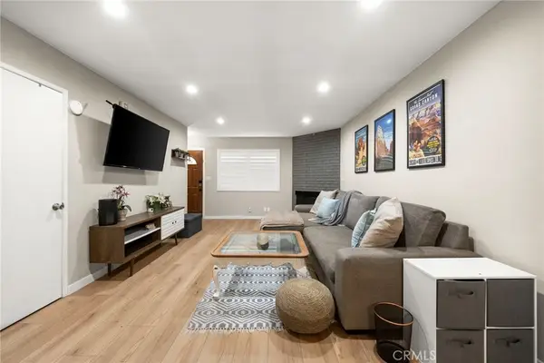 2452 Chelsea Place #M, Santa Monica, CA 90404