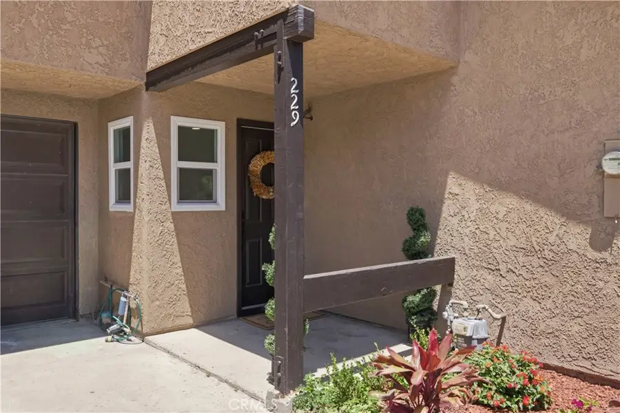 229 S Palm Avenue, Santa Paula, CA 93060 - #2