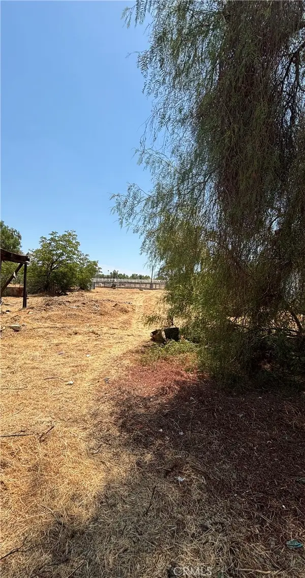 6 Eucalyptus Ave, Perris, CA 92570