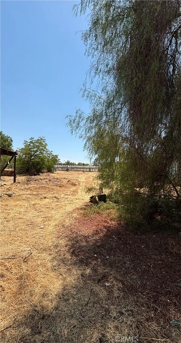 7 Eucalyptus Ave, Perris, CA 92570
