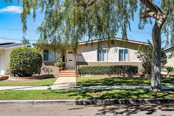 6131 E Benmore, Long Beach, CA 90815