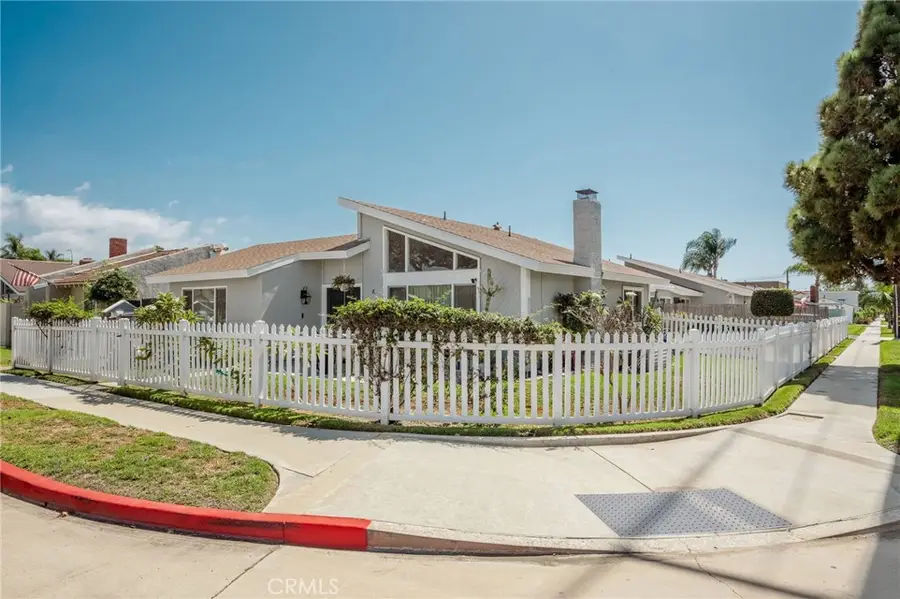 204 Springfield Avenue, Huntington Beach, CA 92648 - #2