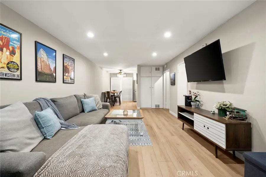 2452 Chelsea Place #M, Santa Monica, CA 90404 - #3