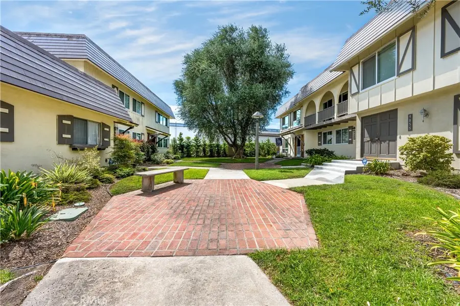 9857 Via Sonoma, Cypress, CA 90630 - #2