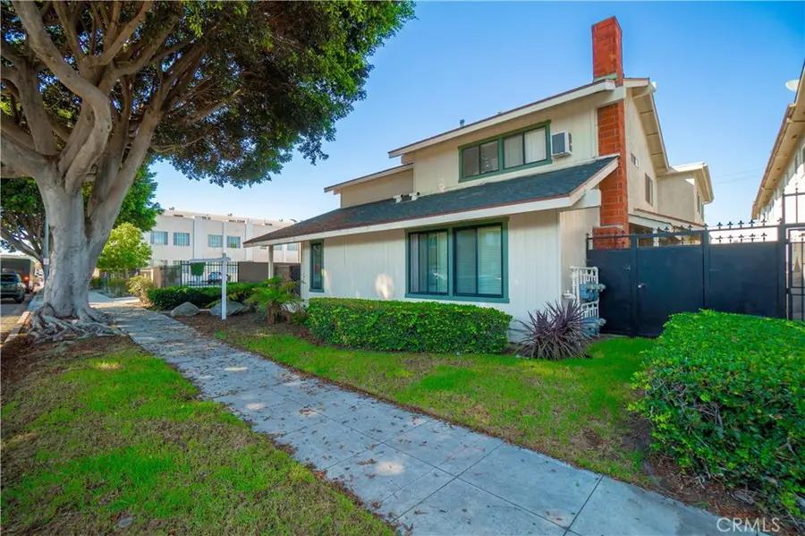 1045 E 3rd Street #4, Long Beach, CA 90802 - #2