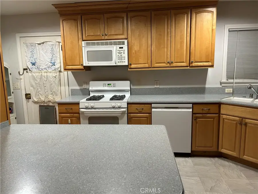 6072 Mckinley Ave., South Gate, CA 90280 - #3