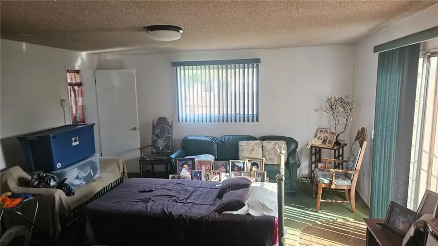 901 E 102nd, Los Angeles, CA 90002 - #3