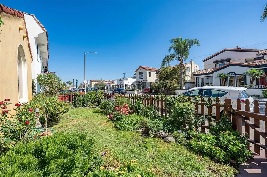 105 Claremont Avenue, Long Beach, CA 90803 - #2