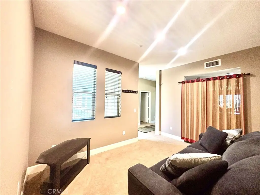 300 E 4th Street #422, Long Beach, CA 90802 - #1