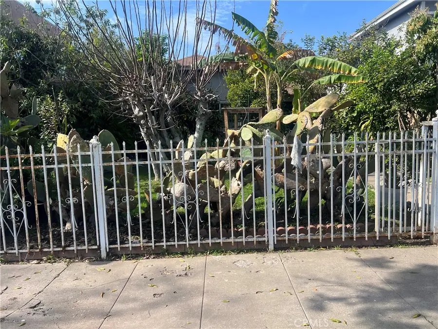 713 S Flower, Inglewood, CA 90301 - Image #2