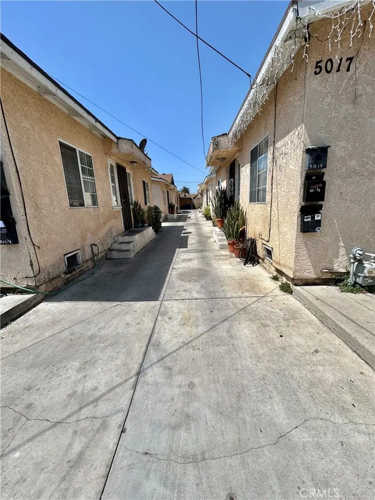 5017 S San Pedro, Los Angeles, CA 90011 - #2